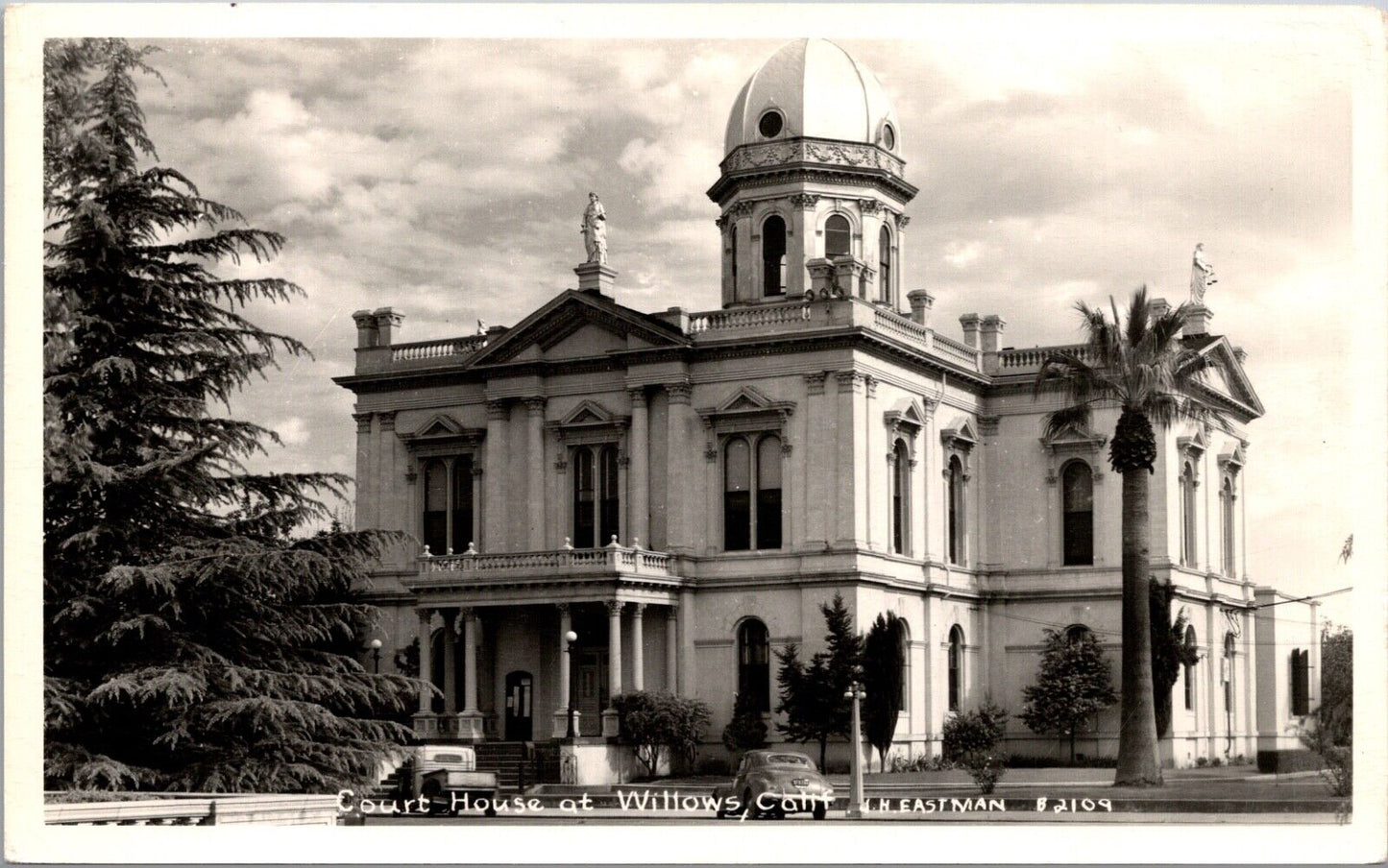 Real Photo Postcard Courthouse in Willows, Glenn County, California