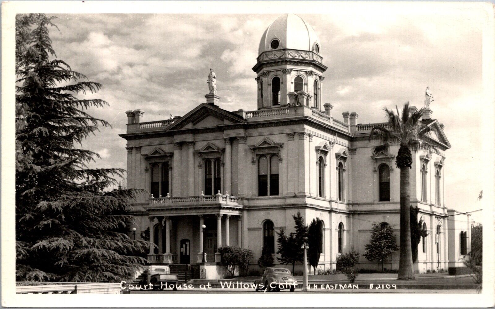 Real Photo Postcard Courthouse in Willows, Glenn County, California